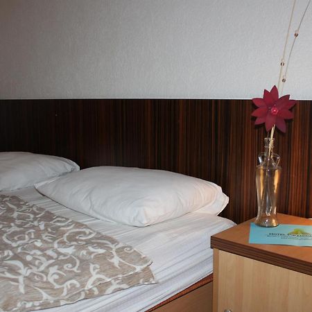 Hotel Piramida Sunca Високо Екстериор снимка